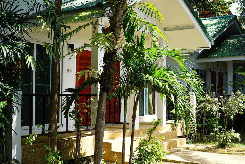 koh samui beachfront resort bungalow