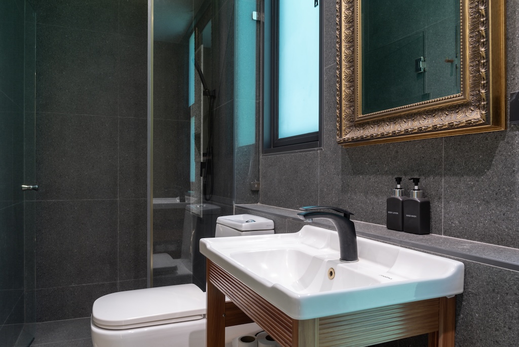 Koh Samui Beachside House For Sale Bathroom