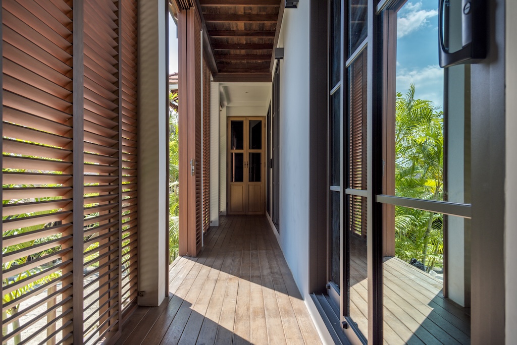 Koh Samui beachside House For Sale Corridor