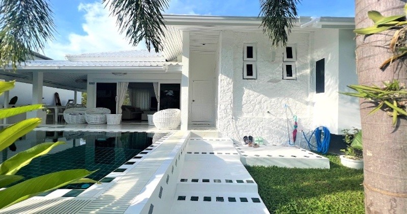 Koh Samui Beachside Property Entrance