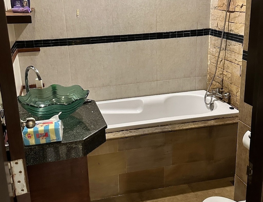 Koh Samui Chaweng Apartment Bathtub