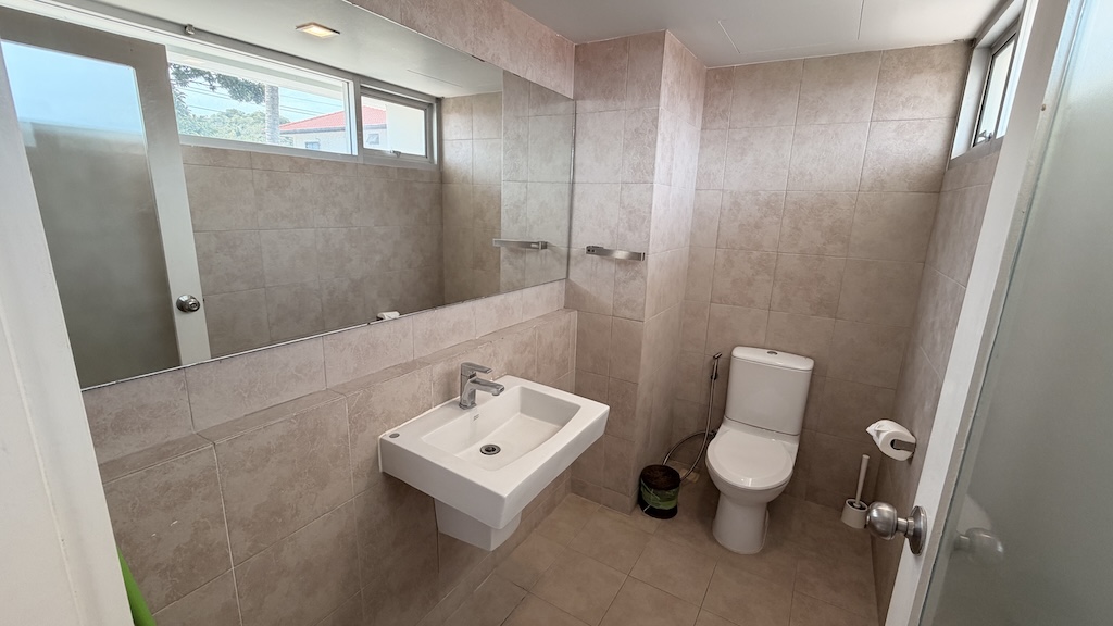 Koh Samui Freehold Apartment For Sale Guest Bathroom