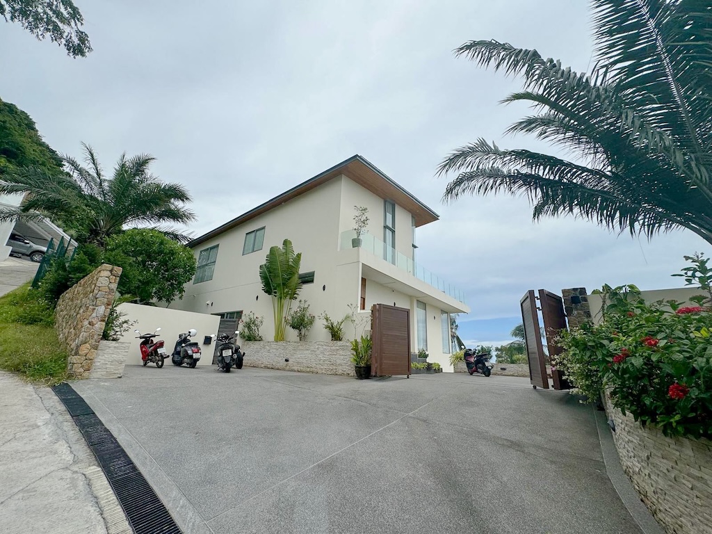 Koh Samui Luxury Lamai Villa Parking