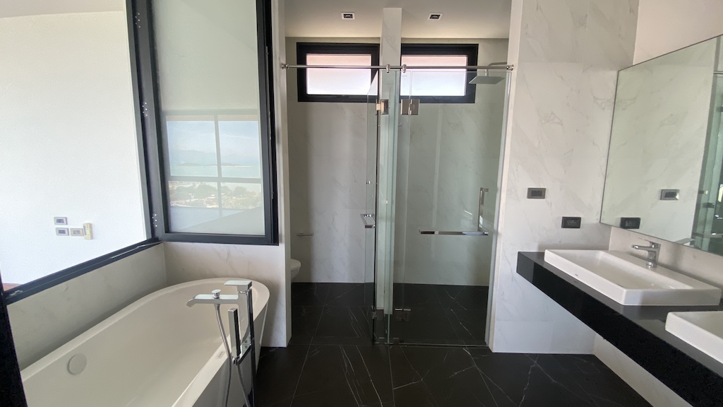 Koh Samui Luxury Plai Laem Bathroom