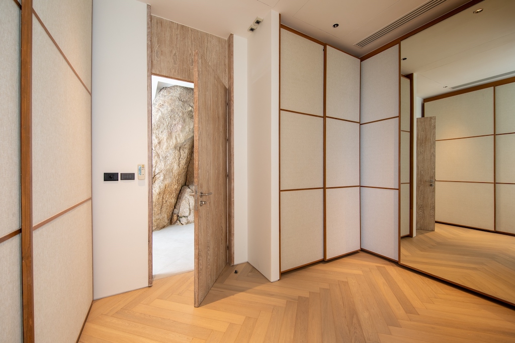 Koh Samui Luxury Property Bedroom Wardrobe