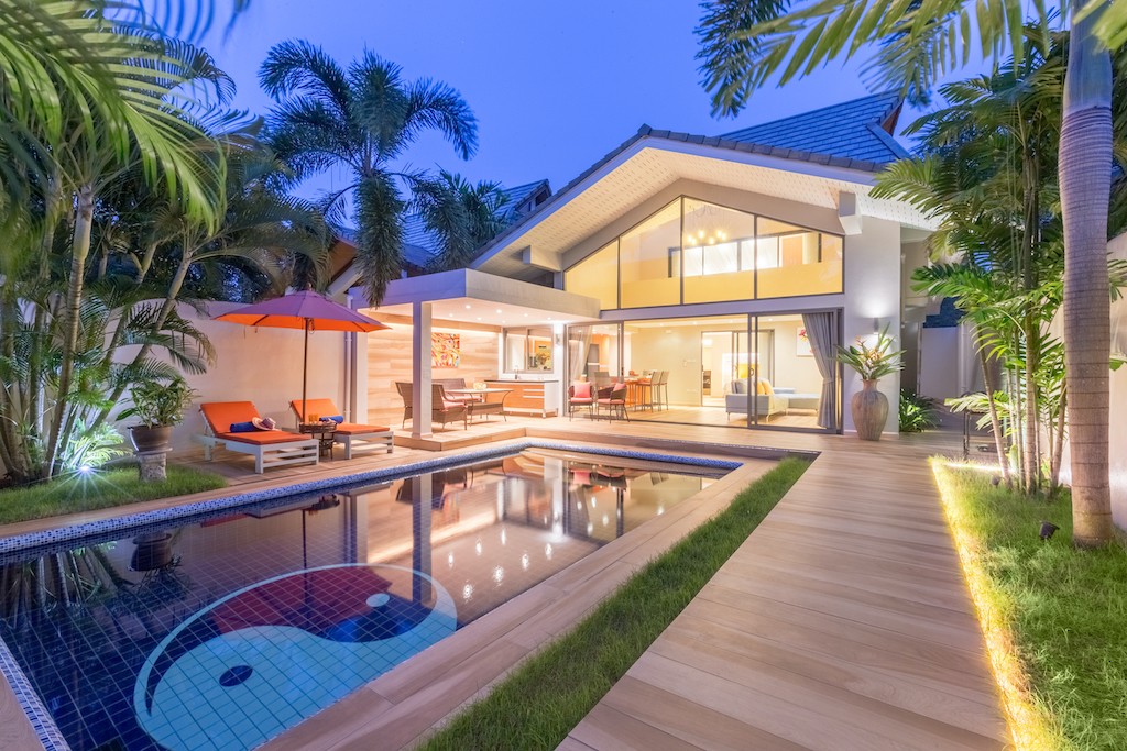 Koh Samui Maenam Property At Night