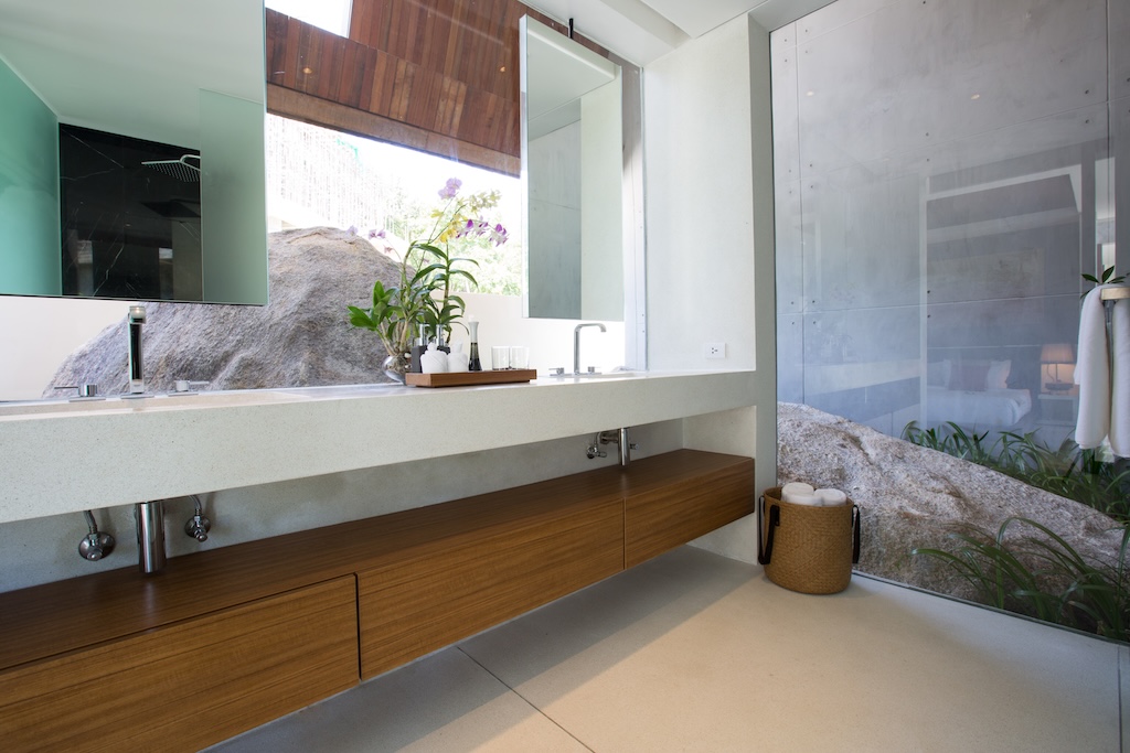 Koh Samui Modern Beachfront Property Bathroom