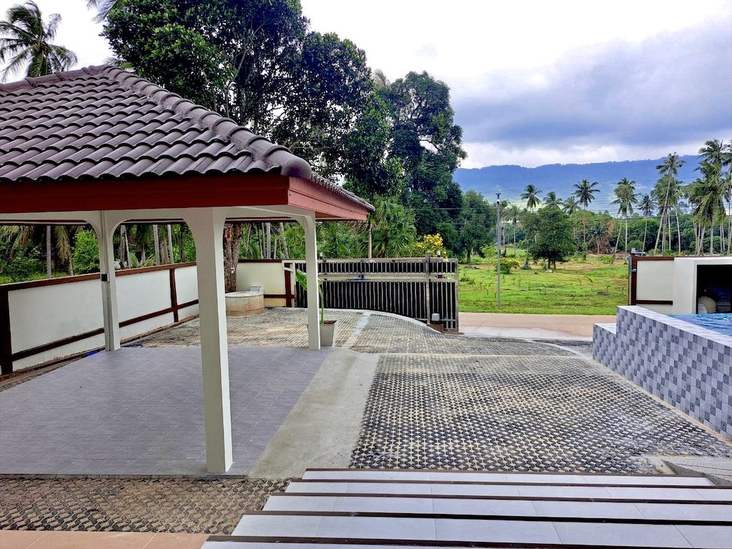 Koh Samui Na Mueang Property Driveway