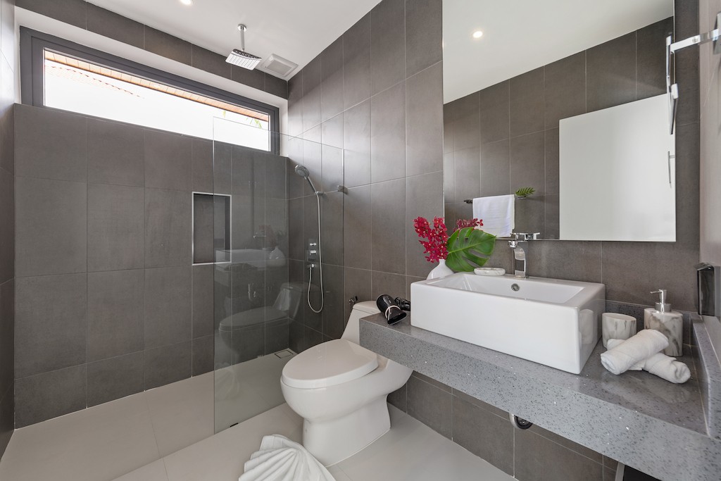 Koh Samui Pool Villa For Sale Bathroom