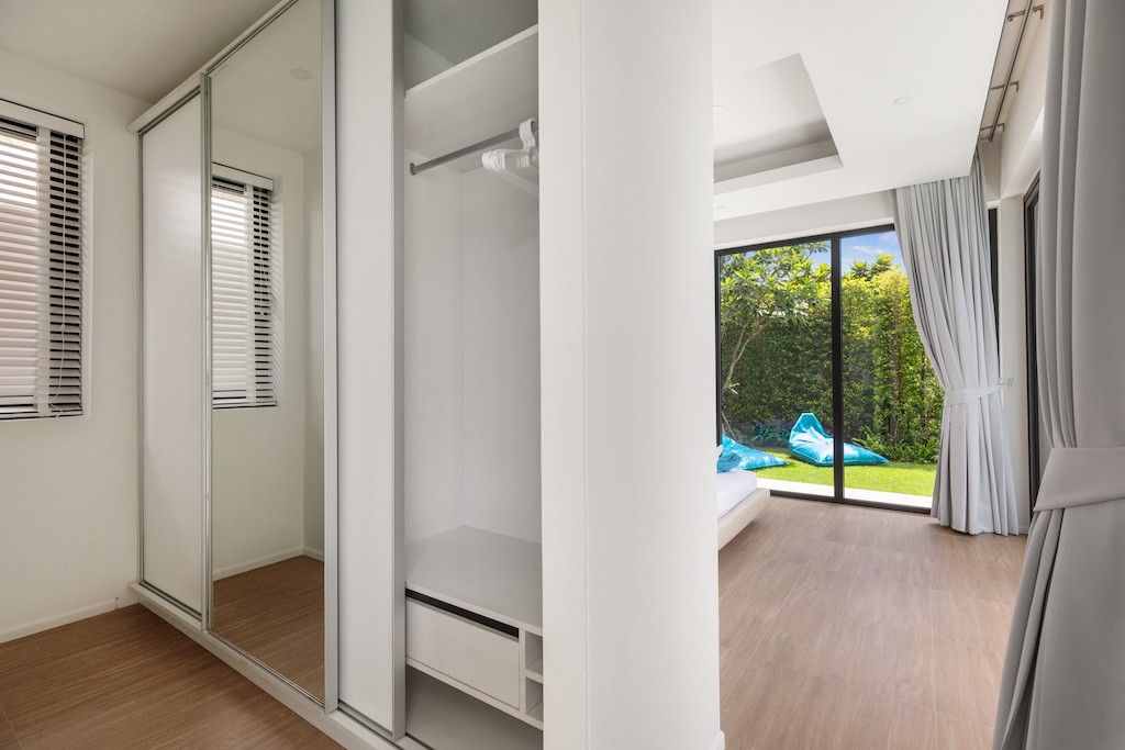 Koh Samui Pool Villa For Sale Wardrobe