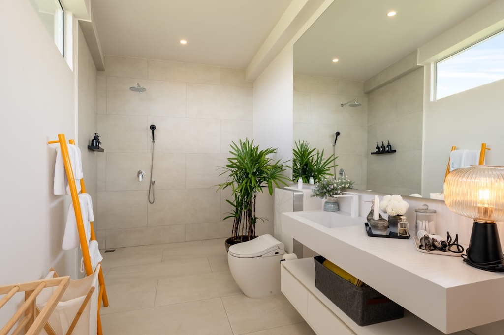 Koh Samui Property Beside Chaweng Noi Beach Bathroom