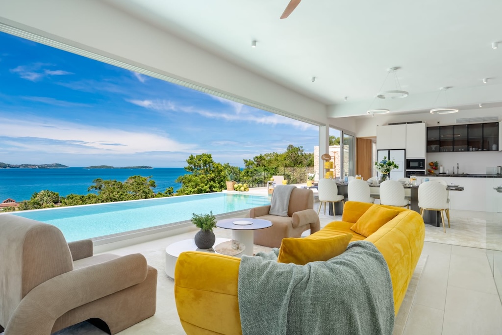 Koh Samui Property Beside Chaweng Noi Beach Lounge