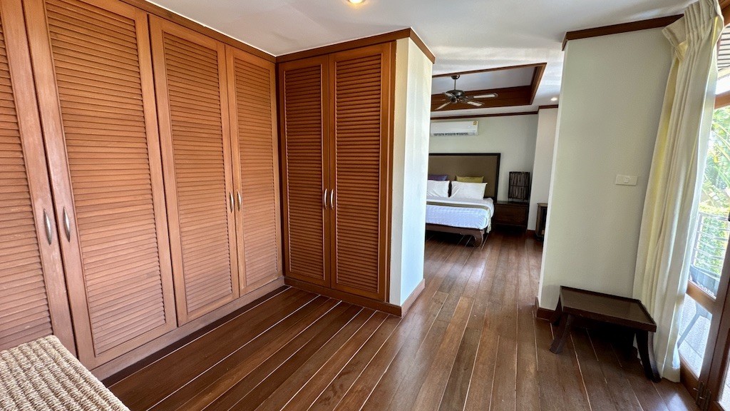 Koh Samui Property Plai Laem Walk In Wardrobe