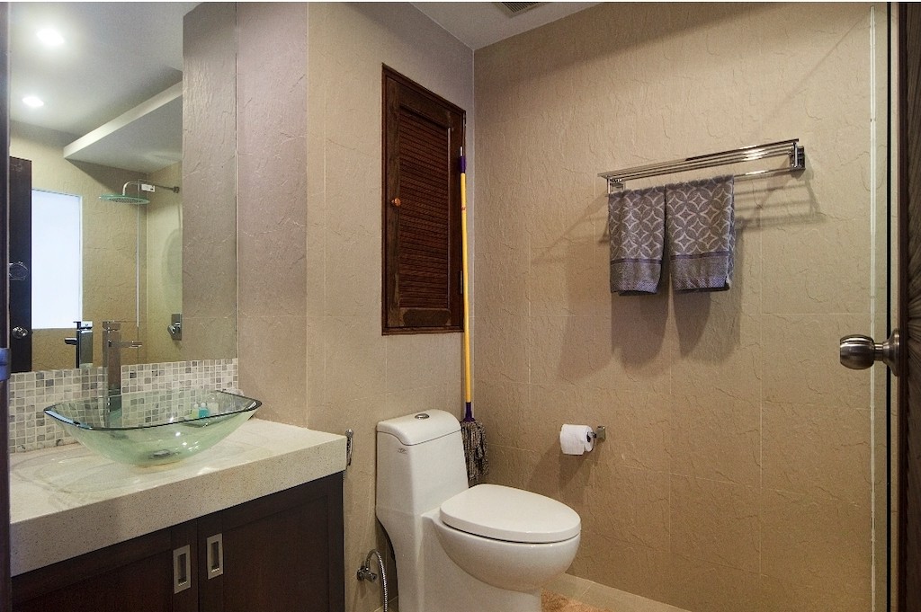 Koh Samui Studio Apartment Bathroom