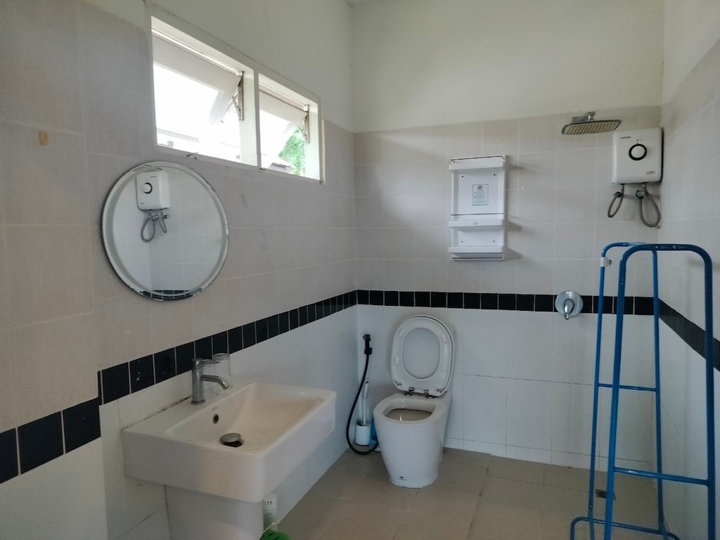 Koh Samui Townhouse Chaweng Bathroom