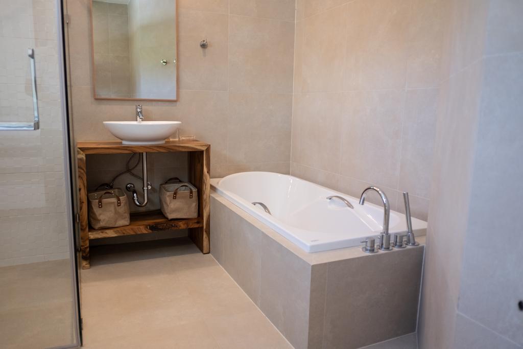 Bathtub