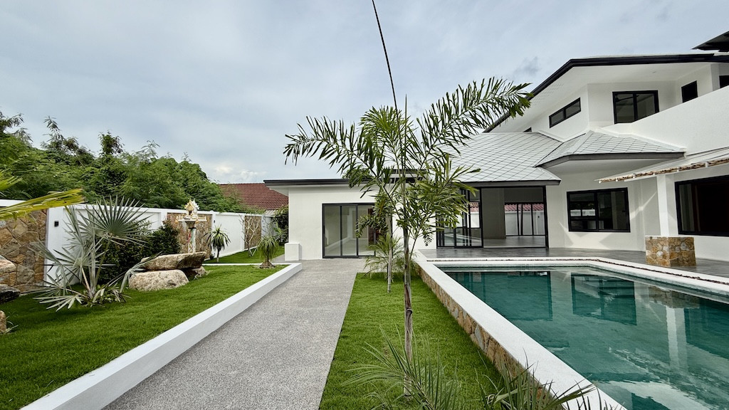 Koh Samui Villa In Bangrak Walkway