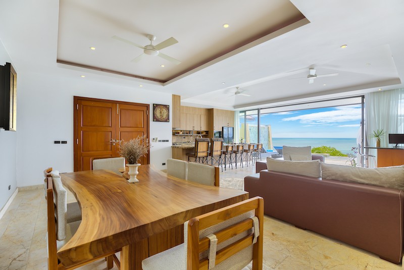 Villa Dining Table