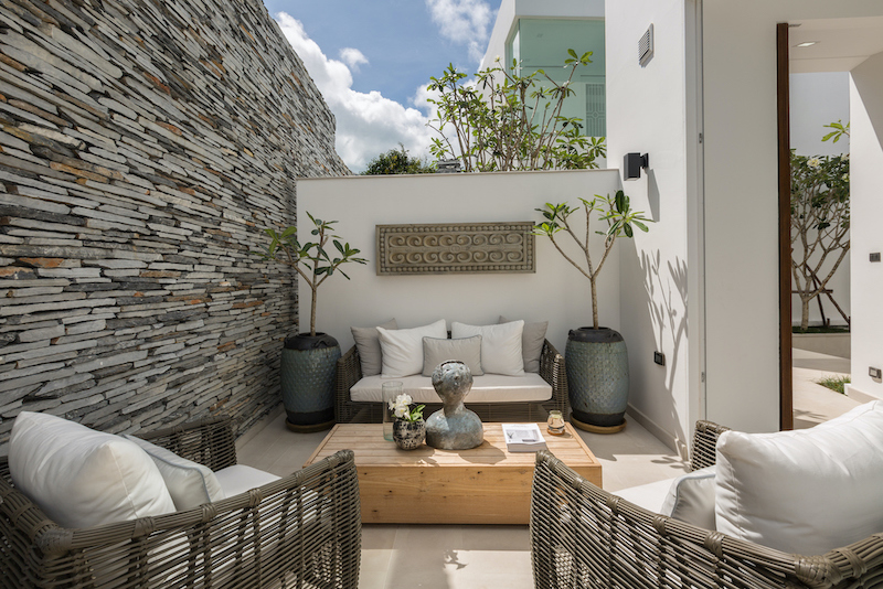 Outdoor lounge