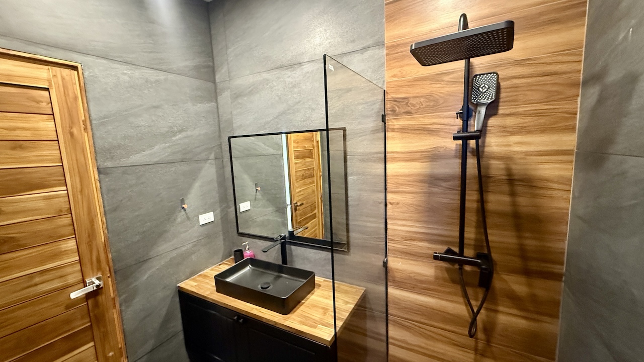 Lamai 3-Bed Villas Bathroom