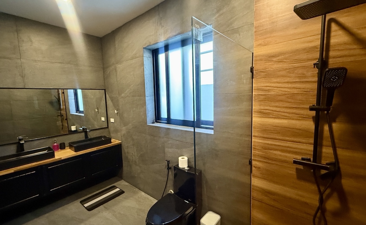 Lamai 3-Bed Villas Bathroom