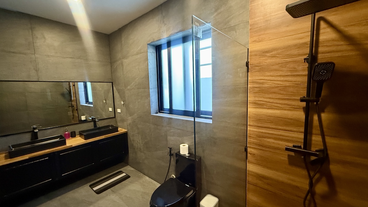 Lamai 3-Bed Villas Bathroom
