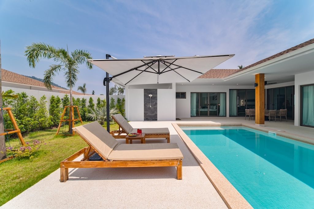 Lamai 3 Bedroom Pool Villa For Sale Sun Loungers