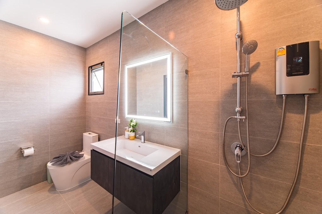 Lamai 3 Bedroom Pool Villa For Sale Bathroom