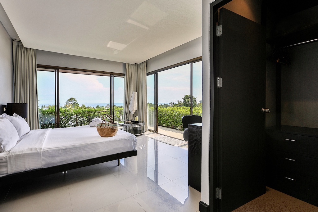 Lamai 4-Bed Pool Villa For Sale En-suite
