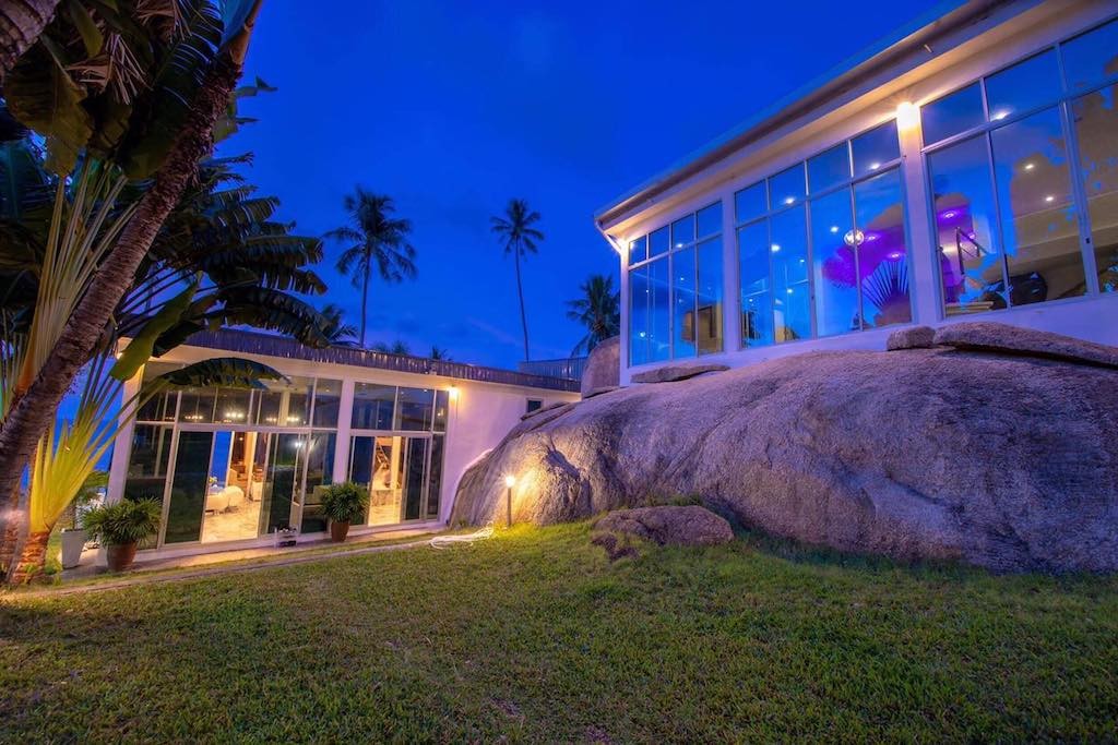 Lamai Beachfront Resort & Land Night Exterior