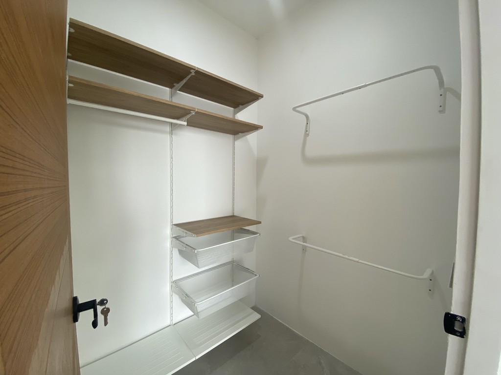 Lamai Modern Villa Wardrobe