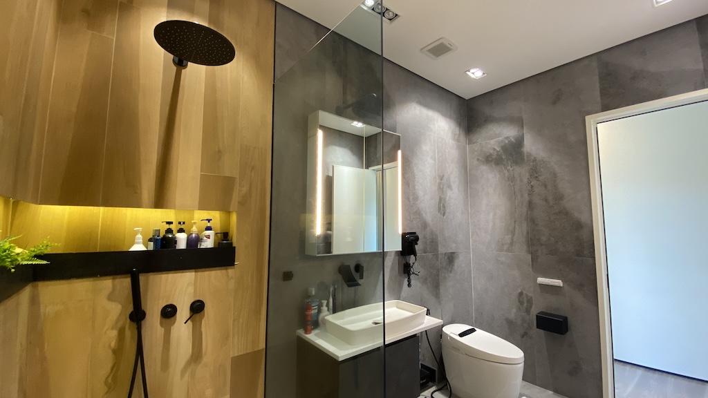Lamai Modern Villa For Sale Shower