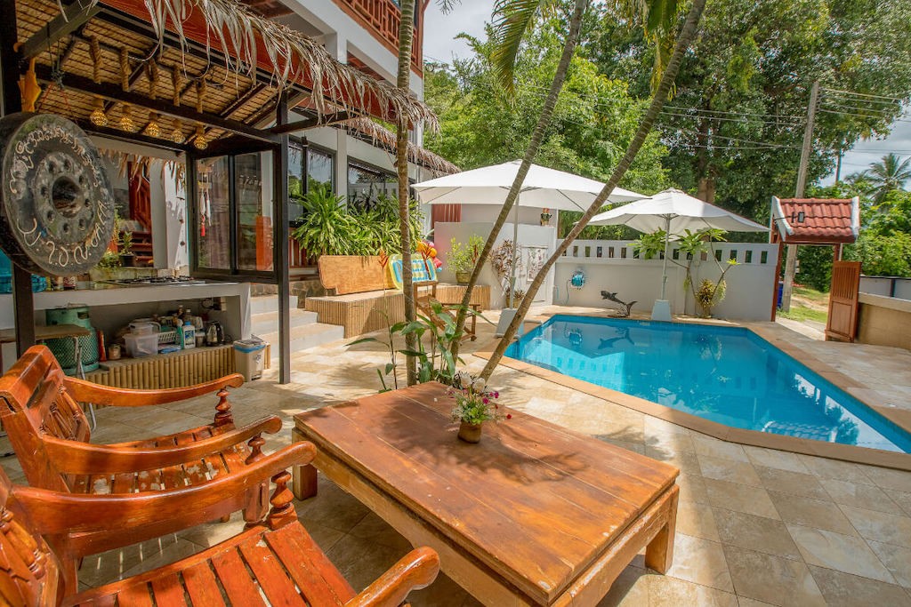 Lamai Pool Villa Poolside Seating