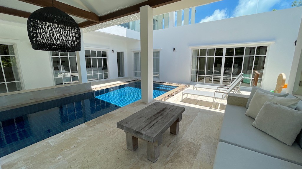 Poolside Seating