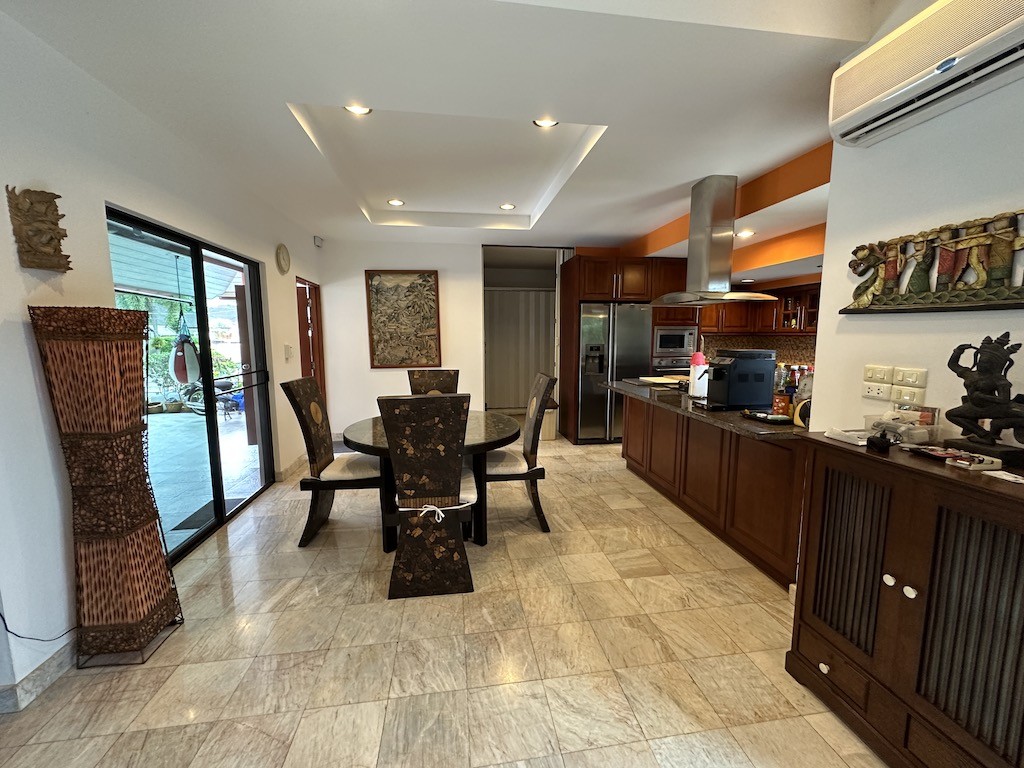 Lipa NOi Property Koh Samui Dining Area