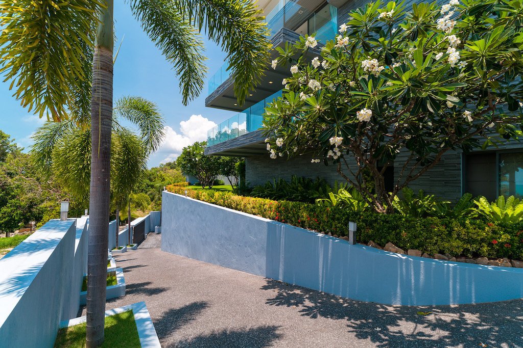 Luxury Ko Samui Property Driveway
