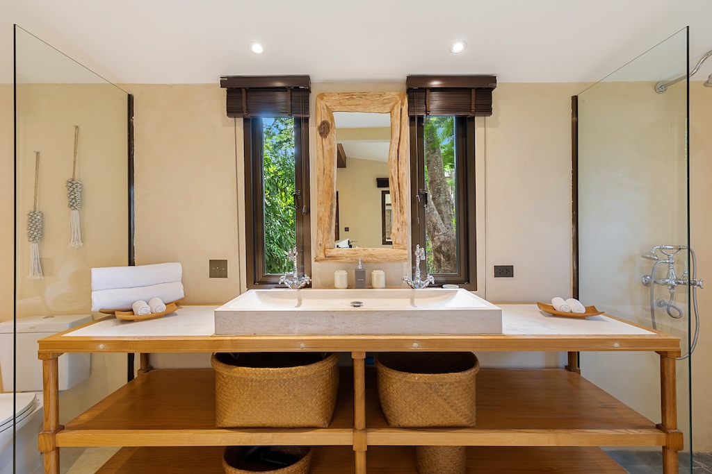 Luxury Koh Samui Property In Chaweng Noi Bathroom