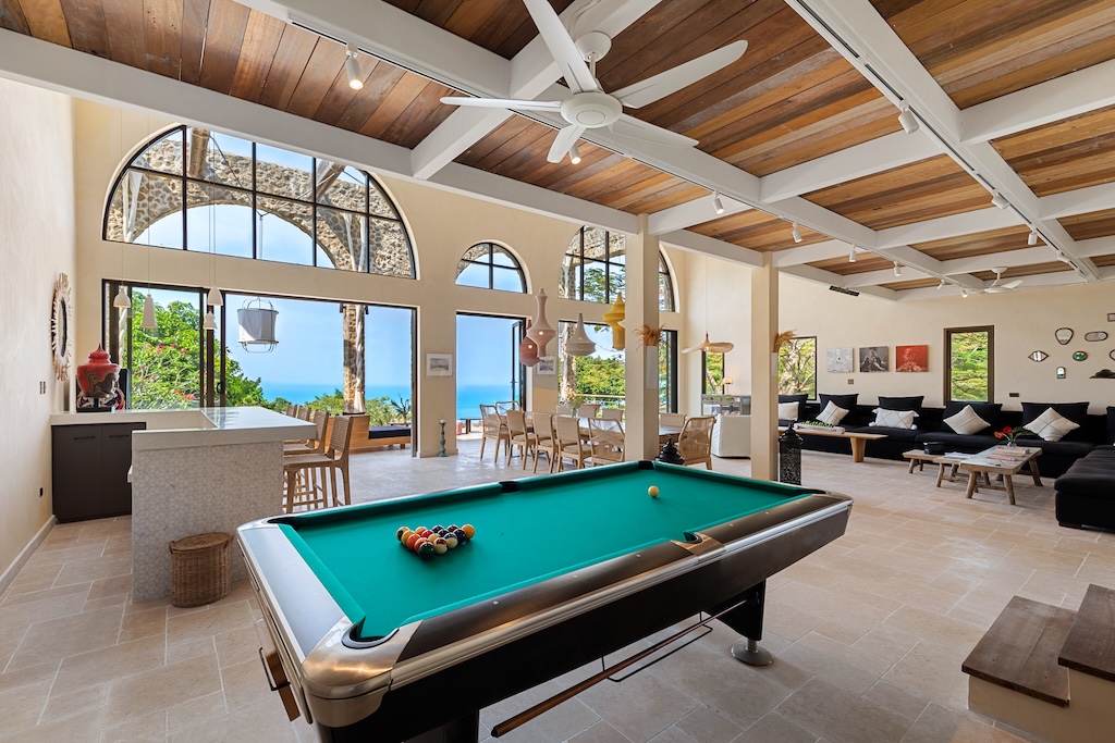 Luxury Koh Samui Property In Chaweng Noi Pool Table