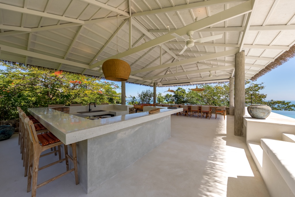 Luxury Koh Samui Property In Chaweng Noi Covered Living