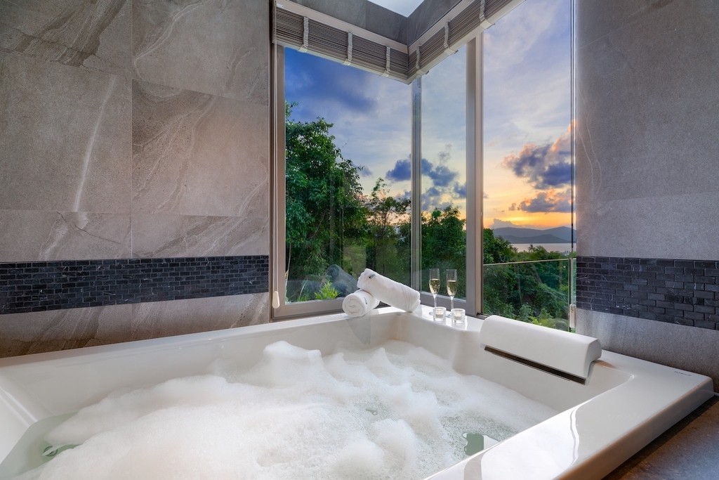 Luxury Plai Laem Villa For Sale Bath Tub