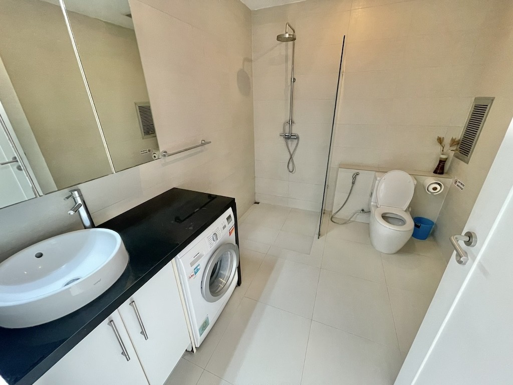 Luxury Sea View Apartment Bathroom 3