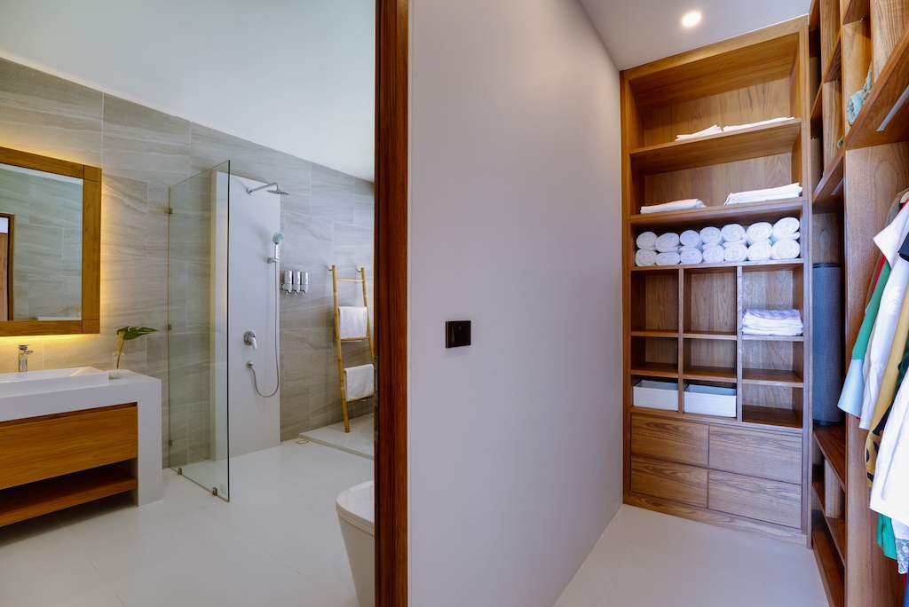Luxury Villa Samui Walk In Wardrobe