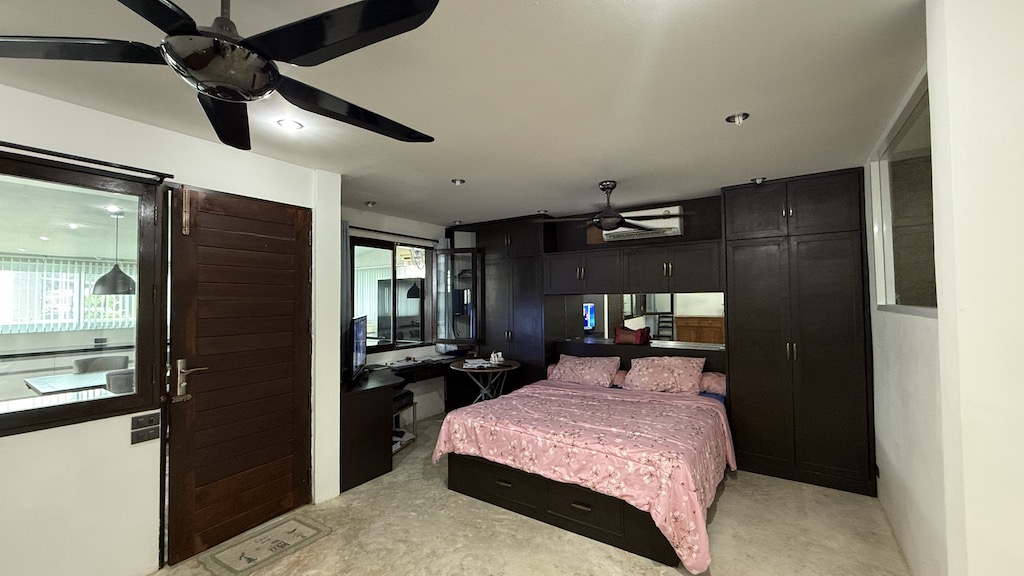 Maenam 2-Bedroom Property Bedroom