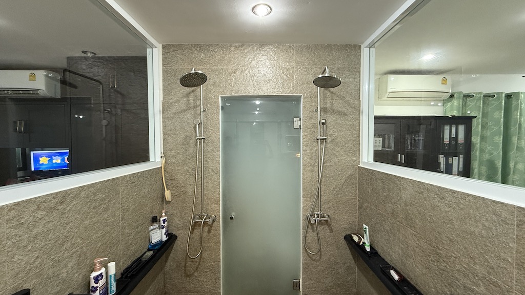 Maenam 2-Bedroom Property Shower