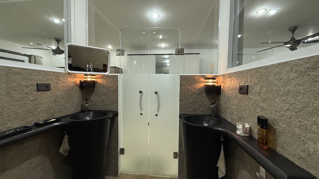 Maenam 2-Bedroom Property Bathroom