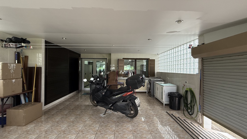 Maenam 2-bedroom Property Garage