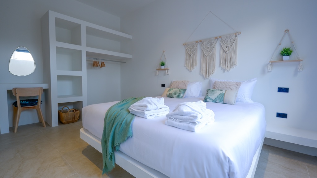 Maenam 3-Bed Pool Villa Bedroom