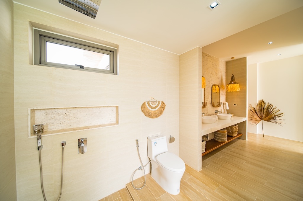 Maenam Bali Style Villas Bathroom