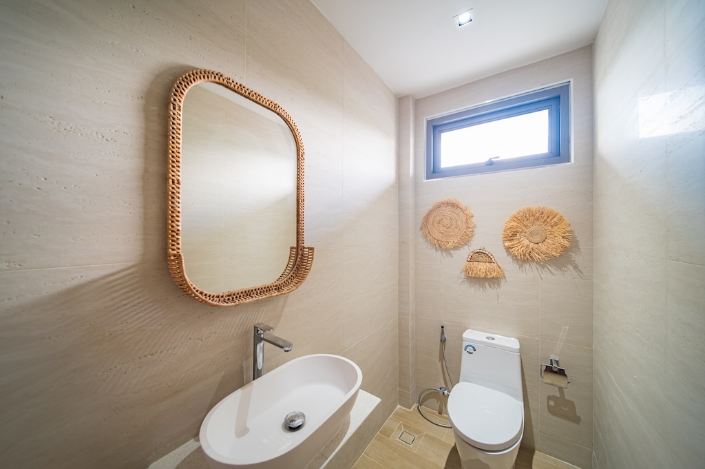 Maenam Bali Style Villas Bathroom