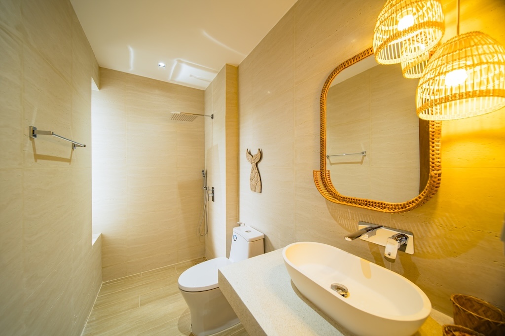 Maenam Bali Style Villas Bathroom